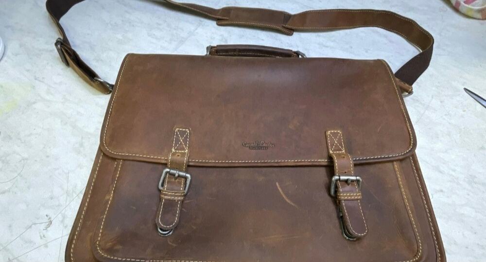 GUSTI LEDER BUSINESS XL GENUINE LEATHER MESSENGER BAG